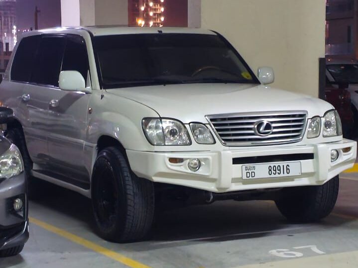 Basement parking shot of Lexus LX470 2003 model